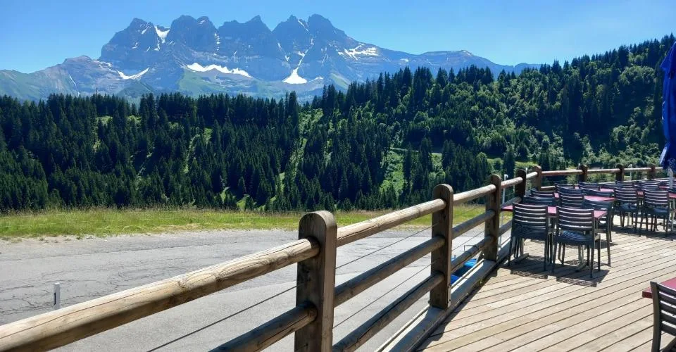 Restaurant "Le Virage" à Champoussin, au coeur des Portes-du-Soleil