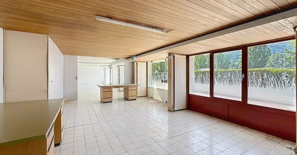 Sion, centre-ville : local commercial de 230 m² avec un grand potentiel d'aménagement