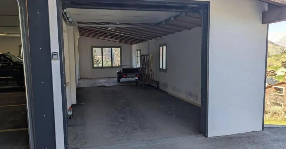 Investir, stationner, stocker - grand garage double à Grächen