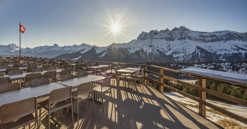 RESTAURANT SUR LES PISTES - TERRASSE VUE DENTS-DU-MIDI - EXCLUSIVITÉ
