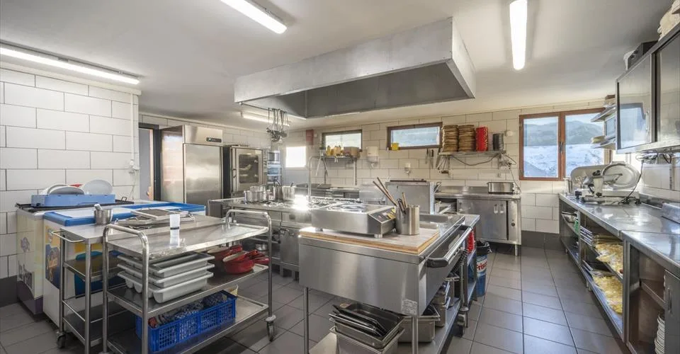 RESTAURANT SUR LES PISTES - TERRASSE VUE DENTS-DU-MIDI - EXCLUSIVITÉ