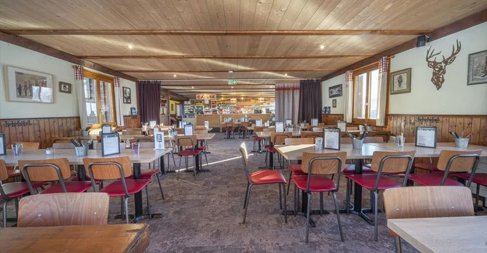 RESTAURANT SUR LES PISTES - TERRASSE VUE DENTS-DU-MIDI - EXCLUSIVITÉ