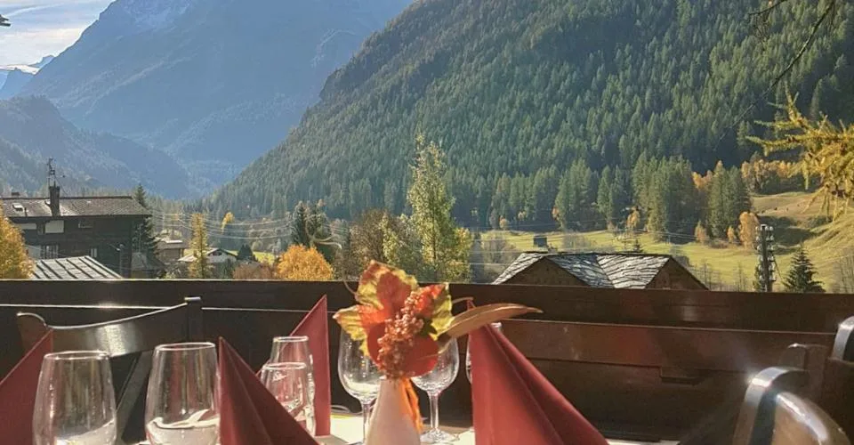 Magnifique Restaurant au centre d'Evolène avec appartement séparé