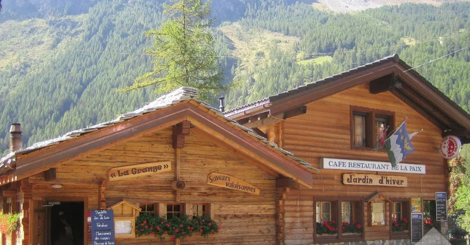 Magnifique Restaurant au centre d'Evolène avec appartement séparé
