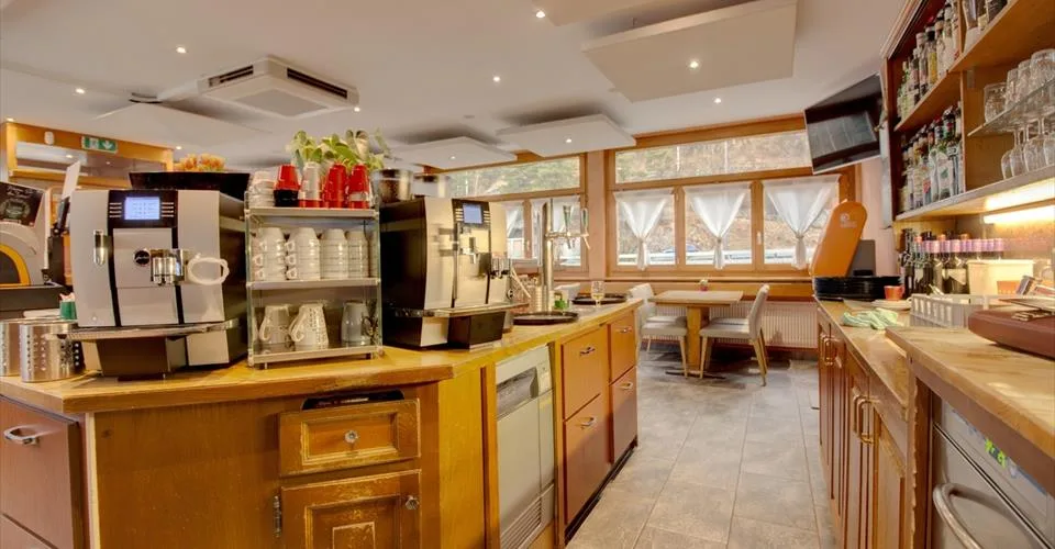 Sur la route du Grand-St-Bernard, grand restaurant à vendre