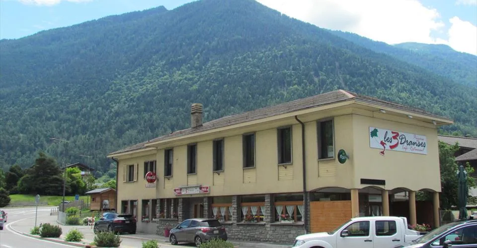 Sur la route du Grand-St-Bernard, grand restaurant à vendre