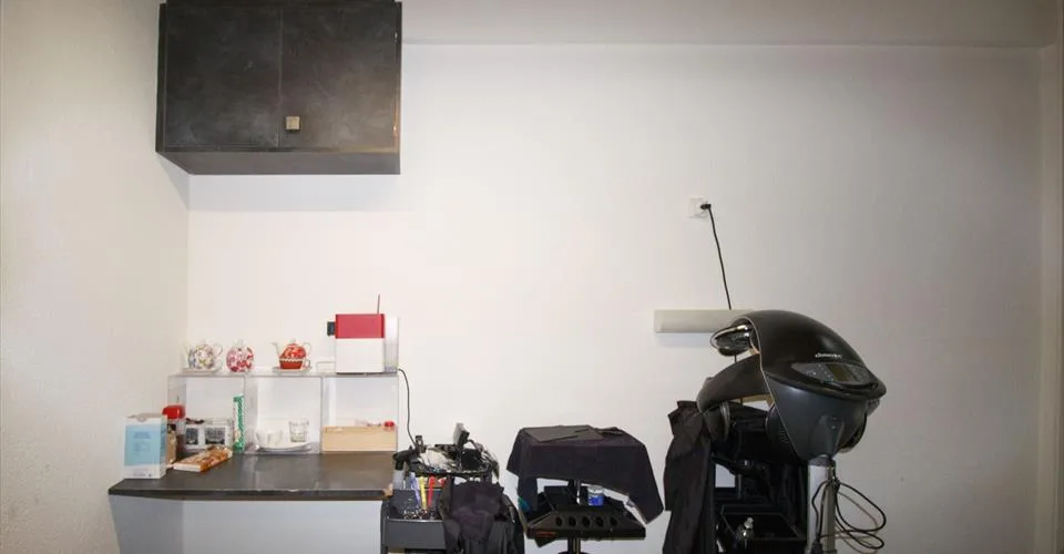 LOCAUX COMMERCIAUX ALPENTHERME, modernes, idéalement situés, lumineux, accessibles aux fauteuils roulants