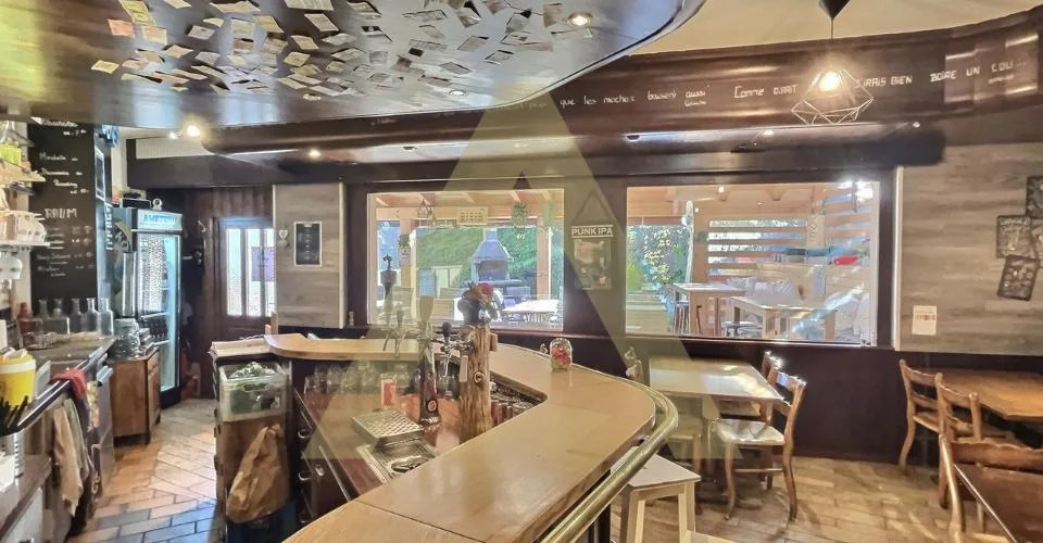 Bar restaurant au coeur du village