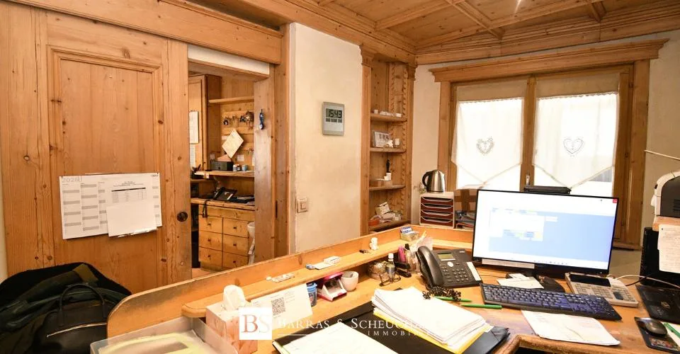 Local commercial – Situation premium, visibilité, vitrines, 2 accès