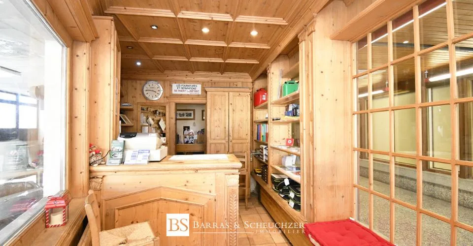 Local commercial – Situation premium, visibilité, vitrines, 2 accès