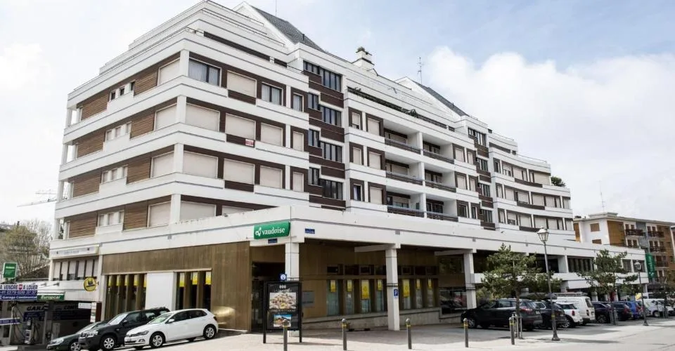 Commerce au centre de Crans