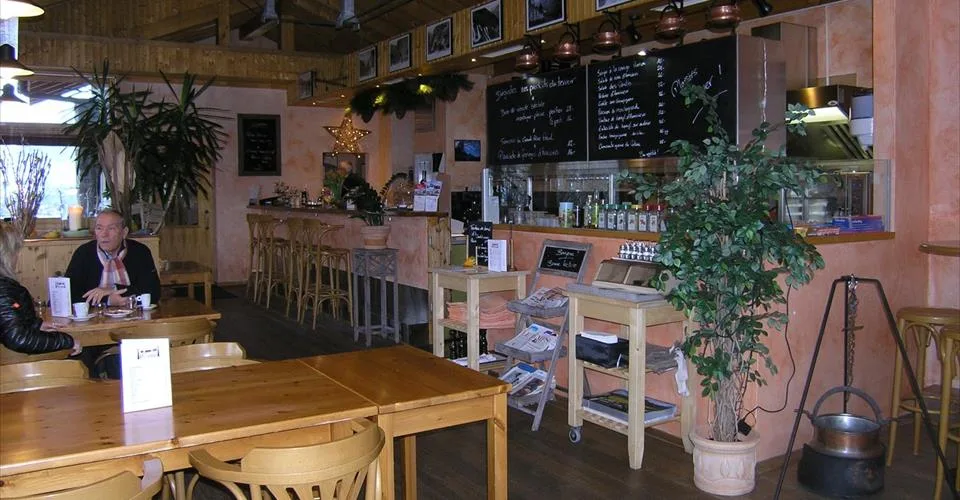 Restaurant typique avec vue dégagée et bon ensoleillement
