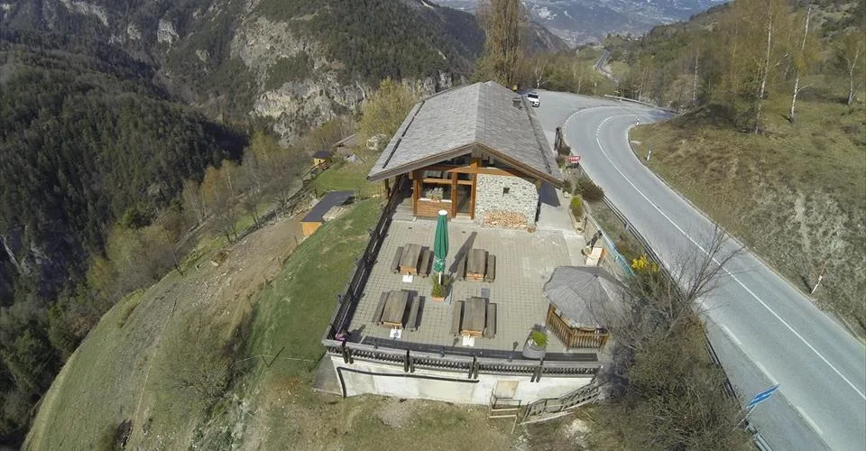 Restaurant typique avec vue dégagée et bon ensoleillement