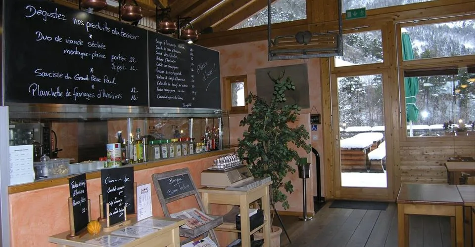 Restaurant typique avec vue dégagée et bon ensoleillement