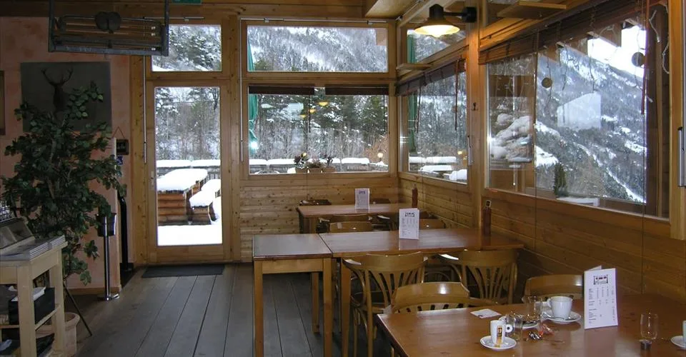 Restaurant typique avec vue dégagée et bon ensoleillement