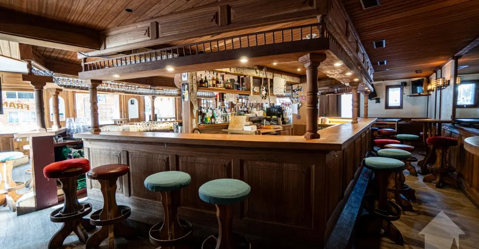 Exceptionnel : bistrot avec duplex 5.5 pièces et studio indépendant