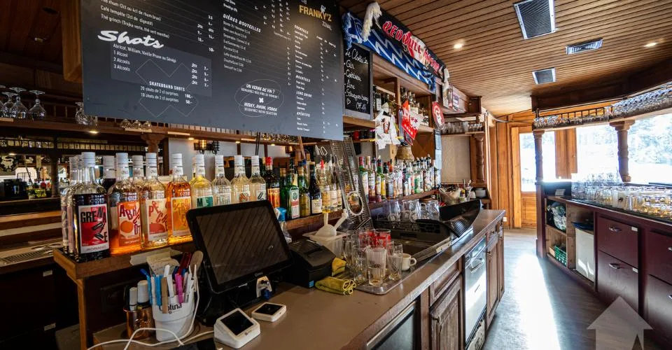 Exceptionnel : bistrot avec duplex 5.5 pièces et studio indépendant