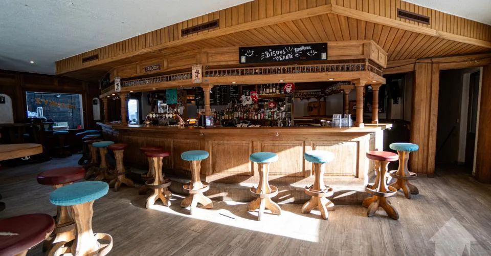 Exceptionnel : bistrot avec duplex 5.5 pièces et studio indépendant