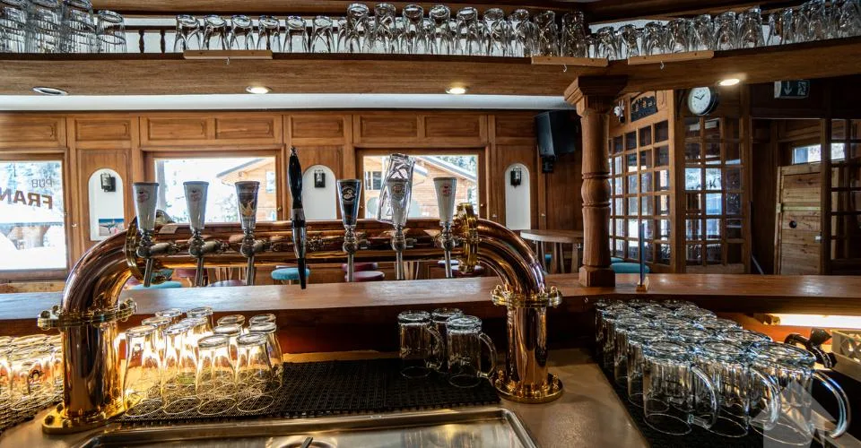 Exceptionnel : bistrot avec duplex 5.5 pièces et studio indépendant