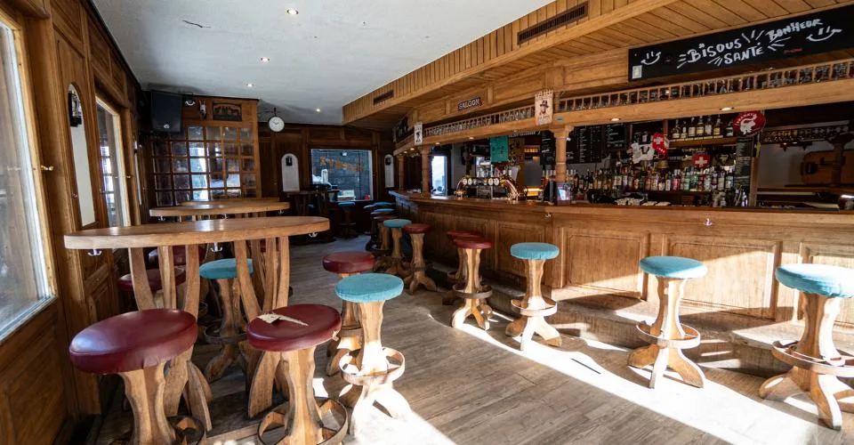 Exceptionnel : bistrot avec duplex 5.5 pièces et studio indépendant