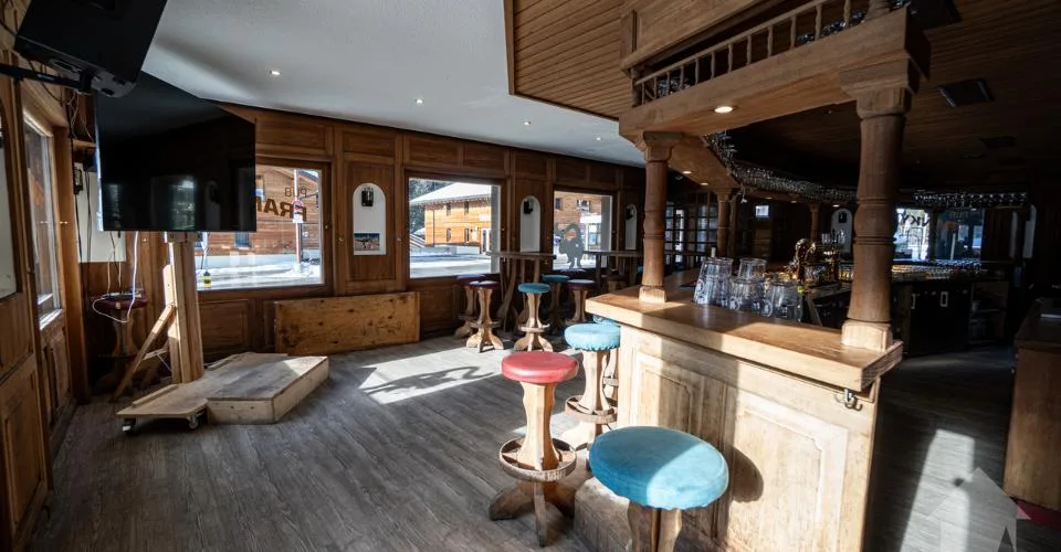 Exceptionnel : bistrot avec duplex 5.5 pièces et studio indépendant
