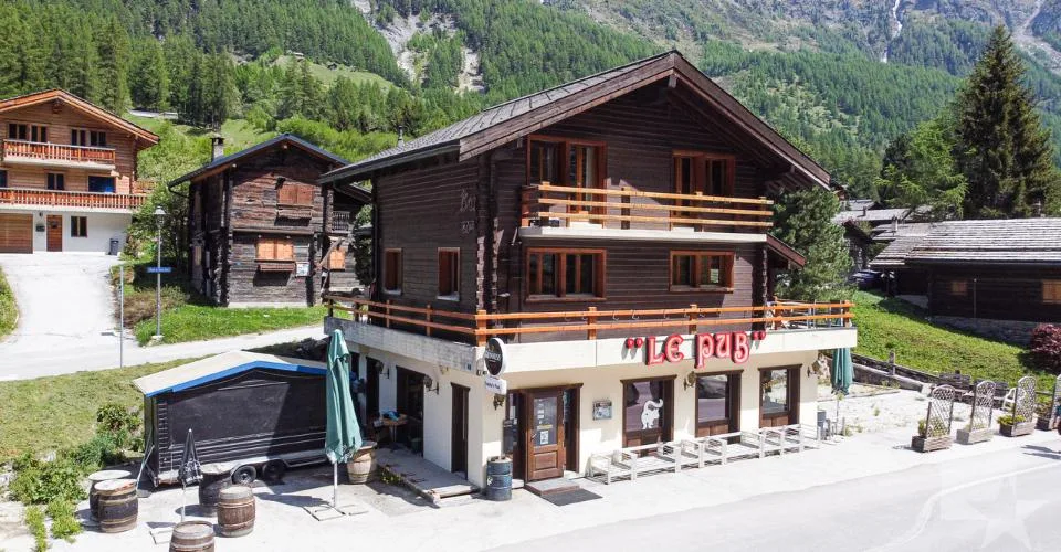 Exceptionnel : bistrot avec duplex 5.5 pièces et studio indépendant