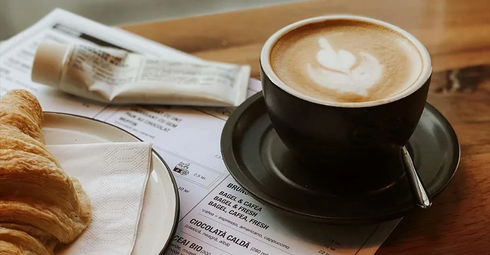 A l'est de Neuchâtel: Bar à café dans centre commercial