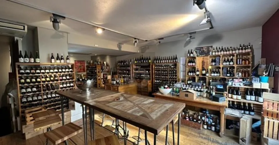 CAVE À VIN PRESTIGIEUX, QUARTIER CHARMANT, CAROUGE