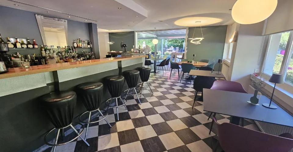 Hôtel-restaurant sur grande parcelle à vendre à Porrentruy