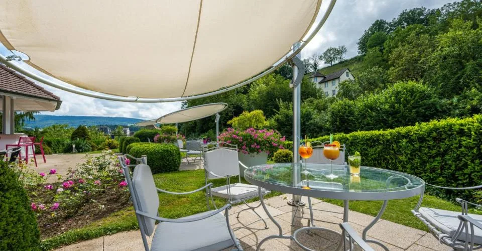 Hôtel-restaurant sur grande parcelle à vendre à Porrentruy