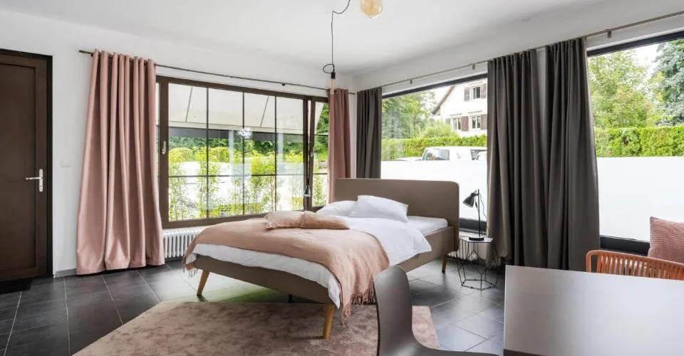 Hôtel-restaurant sur grande parcelle à vendre à Porrentruy
