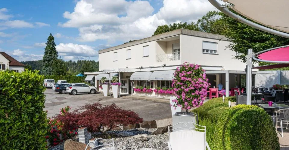 Hôtel-restaurant sur grande parcelle à vendre à Porrentruy