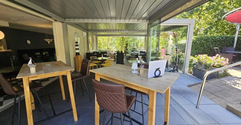 Hôtel-restaurant sur grande parcelle à vendre à Porrentruy