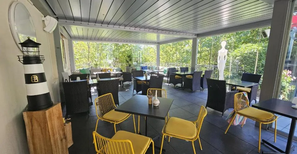 Hôtel-restaurant sur grande parcelle à vendre à Porrentruy