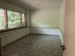 BÃ¢timent commercial de 270 m2 avec 5 places de parc