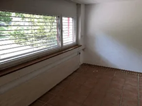 BÃ¢timent commercial de 270 m2 avec 5 places de parc