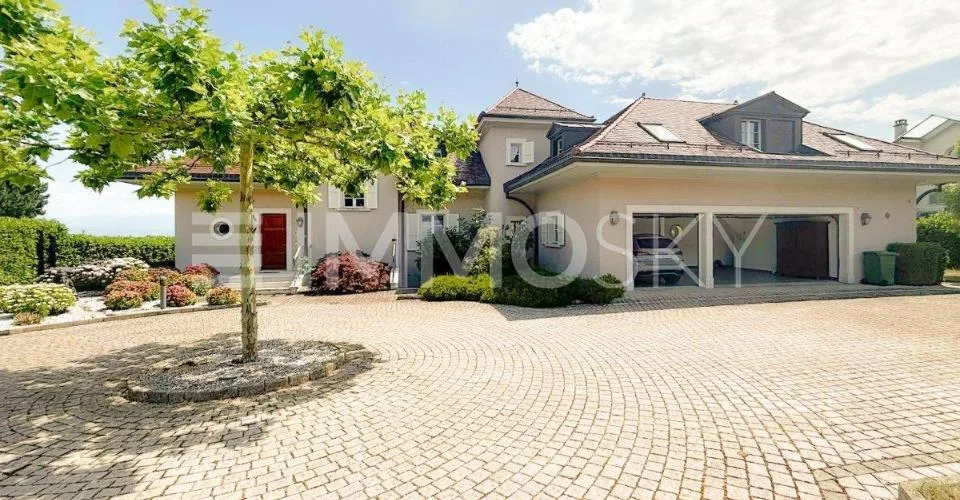 In the heart of Mont-sur-Rolle: Exceptional House – photo 1 of 28