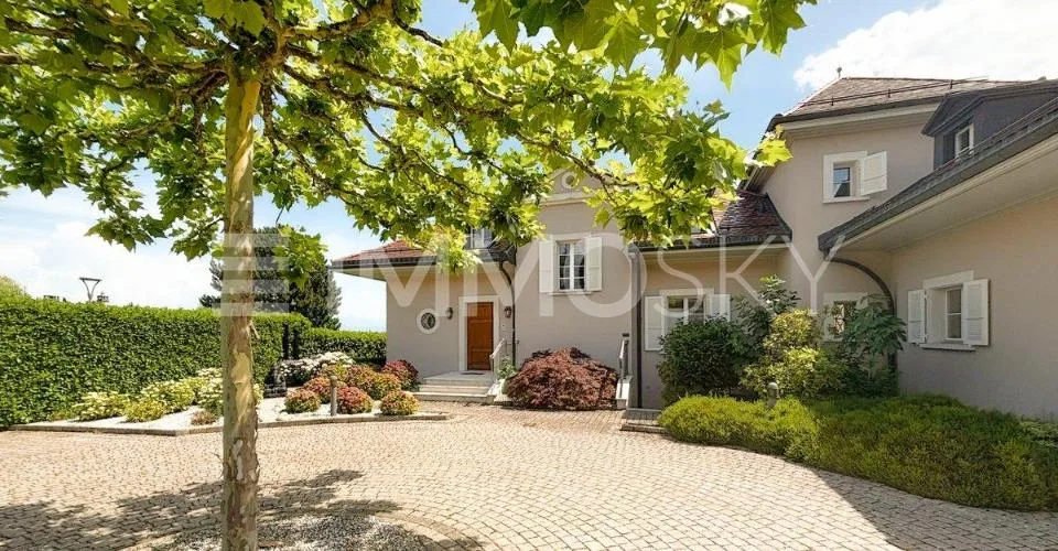 In the heart of Mont-sur-Rolle: Exceptional House – photo 2 of 28