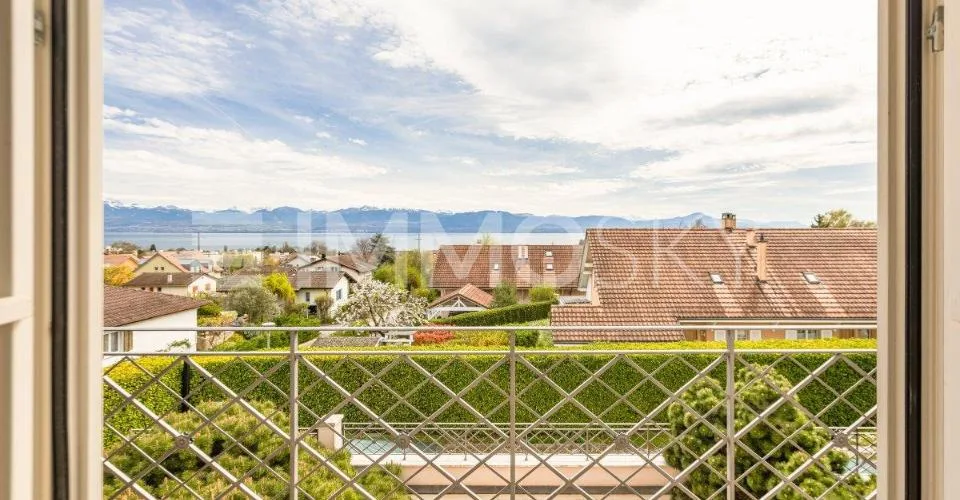 In the heart of Mont-sur-Rolle: Exceptional House – photo 3 of 28