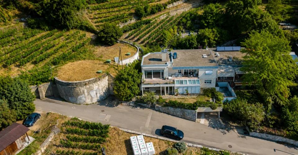 Villa mit Panoramablick auf den See – Foto 2 von 13