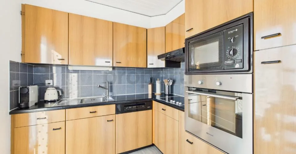 Élégant appartement de 4.5 pièces avec balcon ensoleillé à Treycovagnes. – photo 7 sur 26