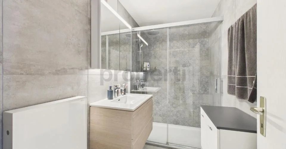 Élégant appartement de 4.5 pièces avec balcon ensoleillé à Treycovagnes. – photo 11 sur 26