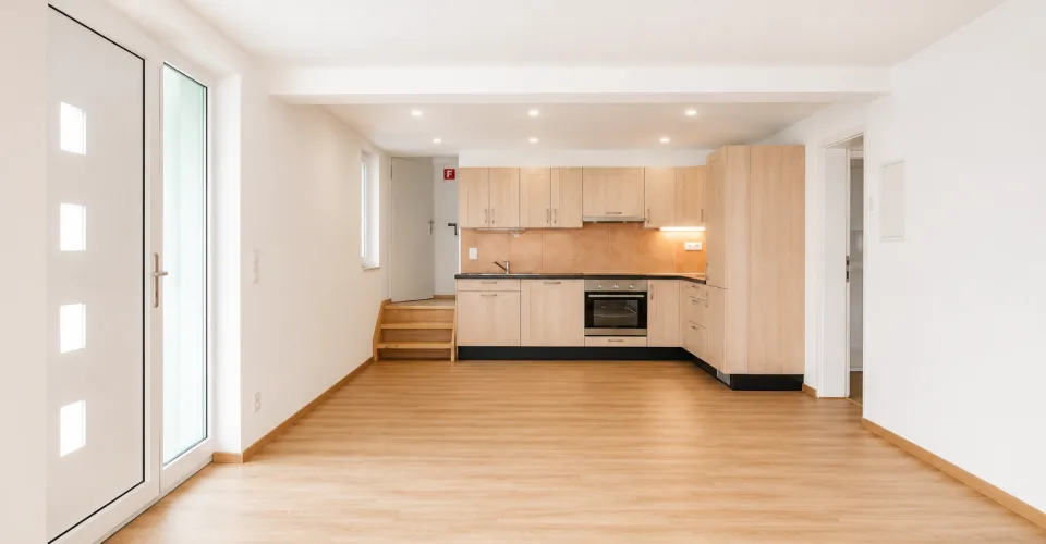Gemütliches Zuhause mit eigenem Sitzplatz und Waschturm