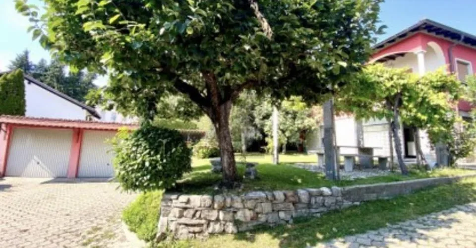 Einfamilien- oder Zweifamilienhaus mit Garten – Foto 11 von 12