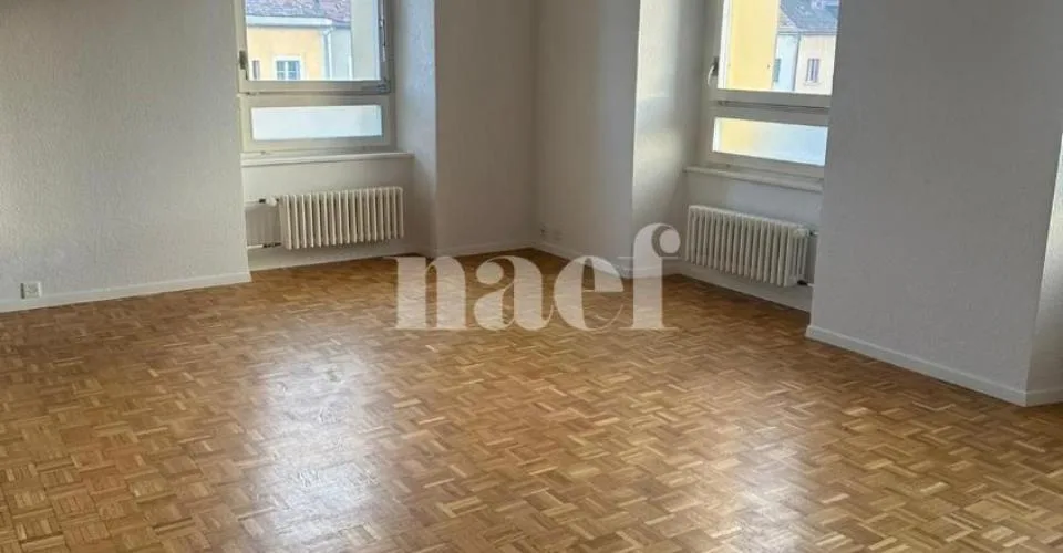Appartement de 4.5 pièces en plein centre-ville – Foto 3 von 16