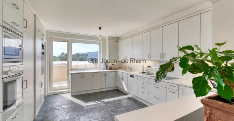 Cologny | 4-Zimmer-Dachwohnung mit atemberaubendem Blick – Foto 4 von 22