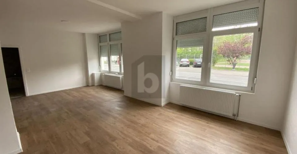 MAISON FAMILIALE À RENTABILITÉ ÉLEVÉE DANS UN EMPLACEMENT DE PREMIER PLAN – photo 6 sur 12