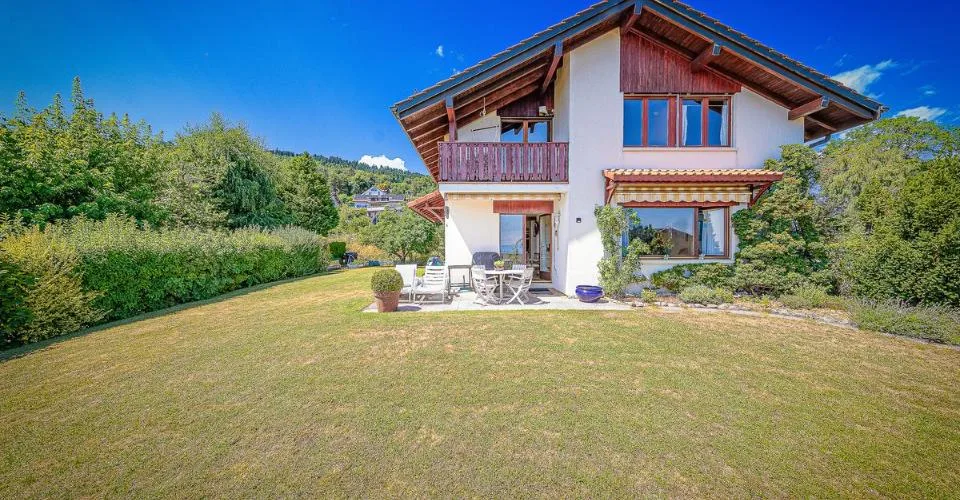 Jolie Maison à Arzier-Le Muids avec échappées sur le lac!