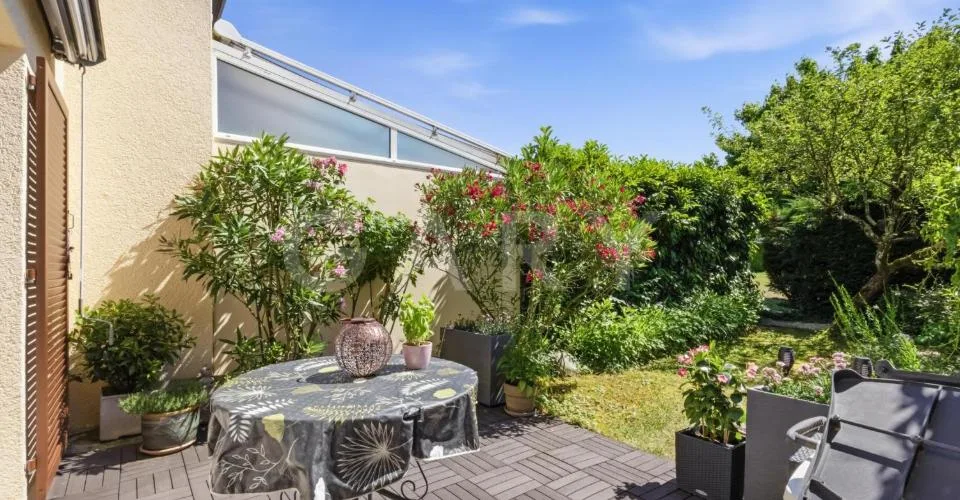 Maison familiale au sein d'une résidence privée