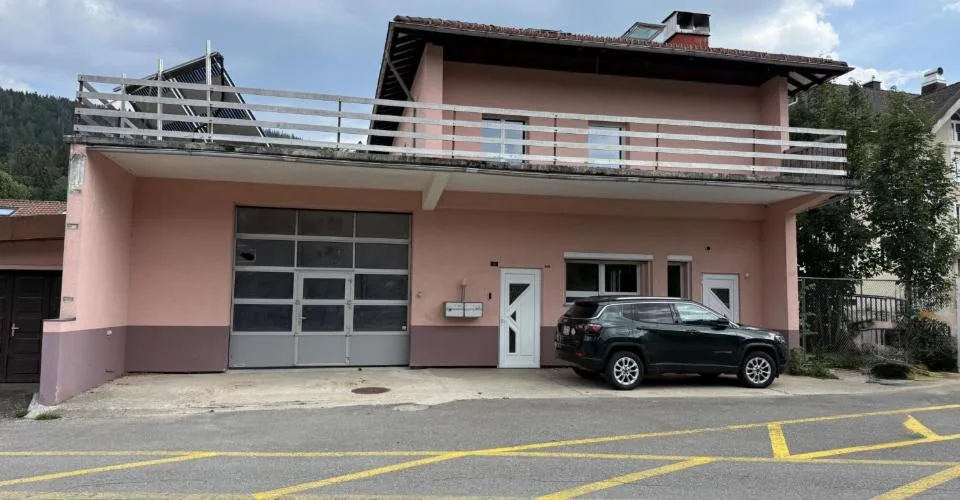 Un bien rare au coeur du Brassus, réunissant habitation et local commercial, avec un beau potentiel d'investissement
